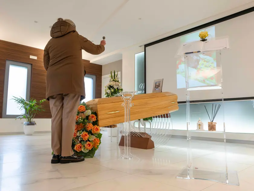 A Gemona aperta la camera ardente di Alessandro Venier, ucciso e fatto a pezzi dalla madre e dalla compagna