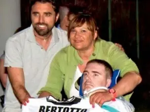 Stefano con la moglie Paola e l'ex capitano dell'Udinese Bertotto