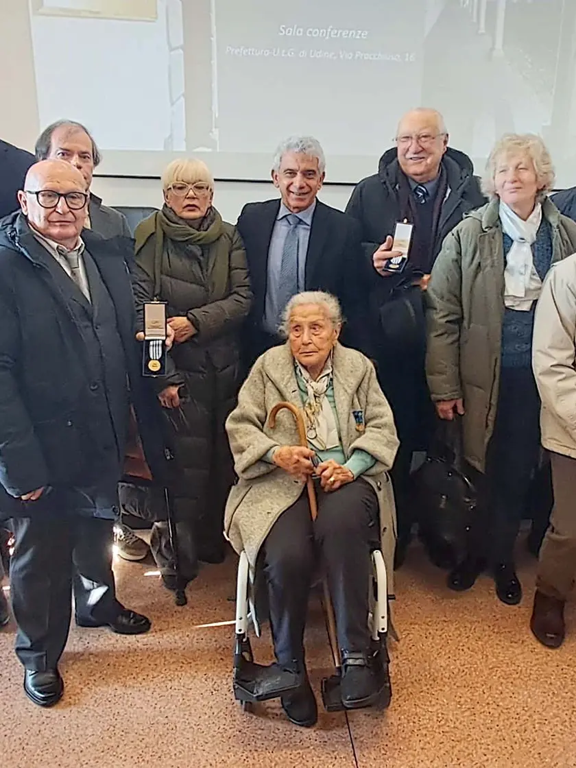 La consegna delle medaglie in Prefettura