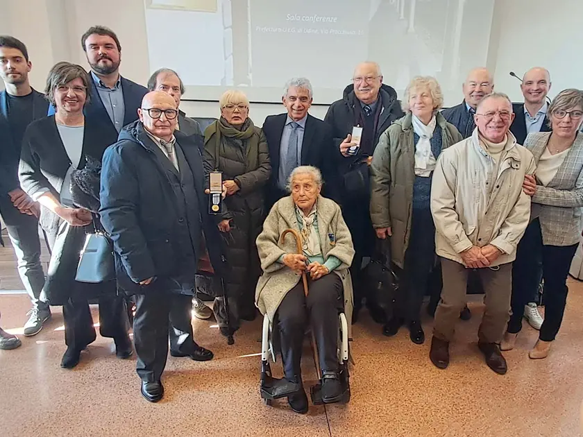 La consegna delle medaglie in Prefettura