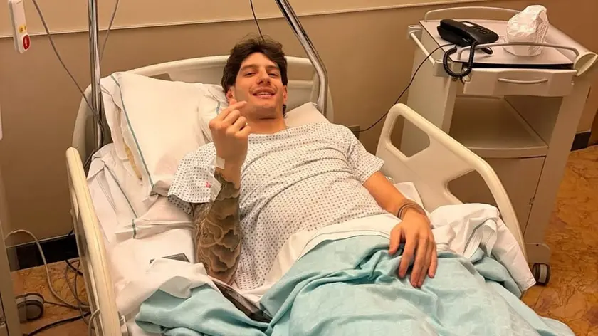 Zanoli ha postato questa foto sui suoi profili social dopo l'operazione