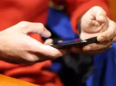 Messaggi ingannevoli e voci clonate: le truffe digitali sono concepite a regola d'arte