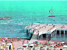 Un’immagine storica della terrazza a mare a Grado