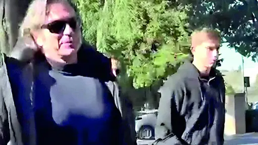 Mlacic, a destra, all'arrivo a Villa Stuart per le visite mediche