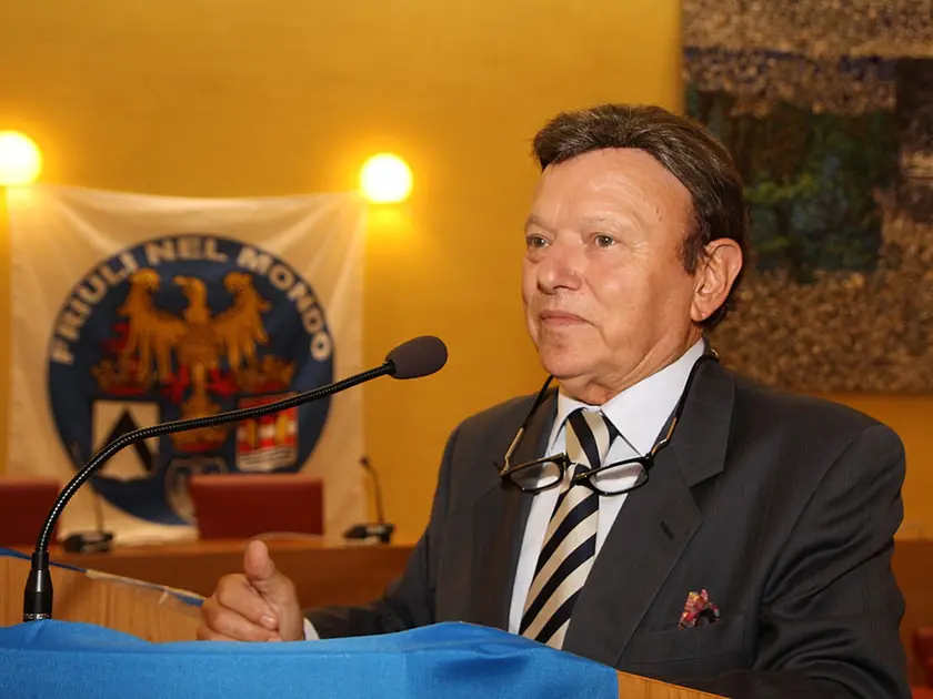 Un momento dell'XI Convention dei friulani nel mondo tenutasi a Pordenone. Il presidente Pietro Pittaro fa un appello di aiuto alle istituzioni.
