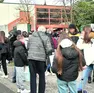 Gli studenti all’uscita della scuola media Marconi (foto Petrussi)
