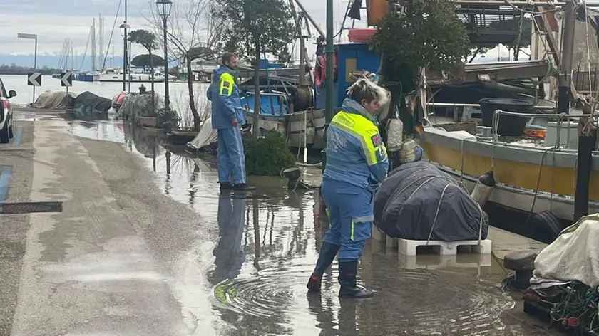 Acqua alta lungo riva Bersaglieri (Foto Boemo)