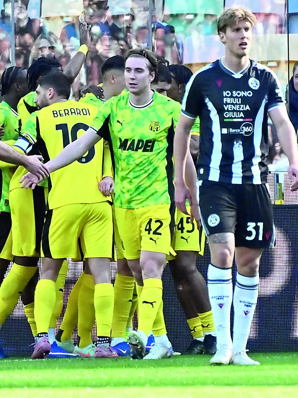 La gioia dei calciatori del Sassuolo a Udine (foto Petrussi)