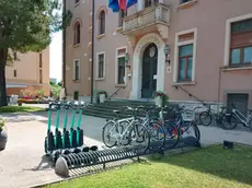 L’impianto fotovoltaico in fase di realizzazione nel park di Sacca dei Moreri e i monopattini testati nel 2025