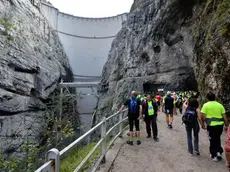Un passaggio sotto la diga del Vajont nei luoghi della memoria
