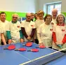 Il gruppo di ping pong degli Amici del Salotto si allena alla parrocchia del Redentore