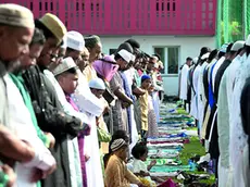 Una delle preghiere alle stalle rosse nel 2025. Foto Katia Bonaventura