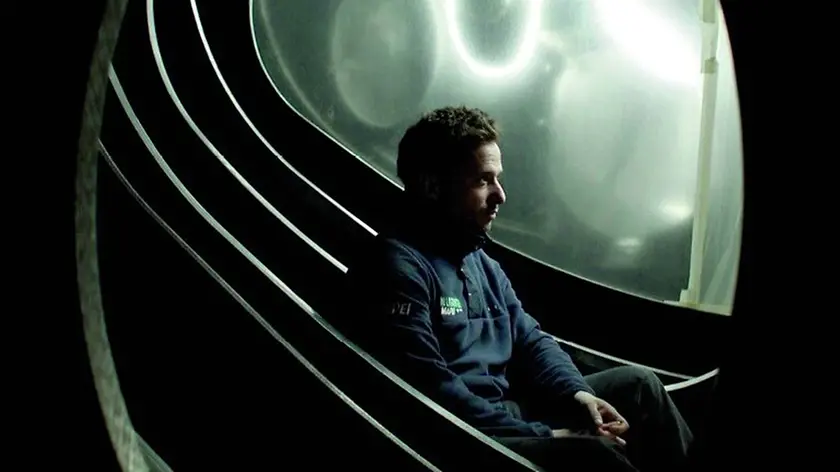 Una scena del film che racconta la storia del giovane velista milanese Ambrogio Beccaria