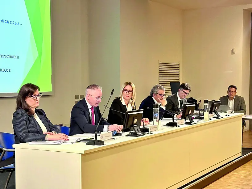 Il tavolo dell’assemblea dei soci di Cafc con il presidente della società Salvatore Benigno