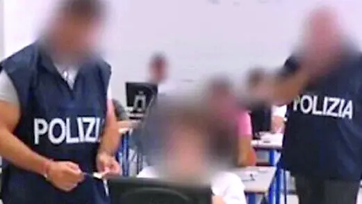 Lo strumento è utilizzato per impedire ai telefoni cellulari di ricevere il segnale