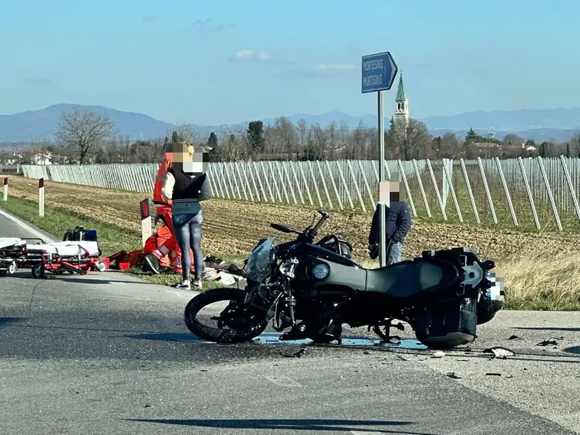 I primi soccorsi sul luogo dell'incidente a Ruda