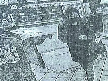 La 37enne nel frame di un filmato delle telecamere in un locale a Mereto di Tomba