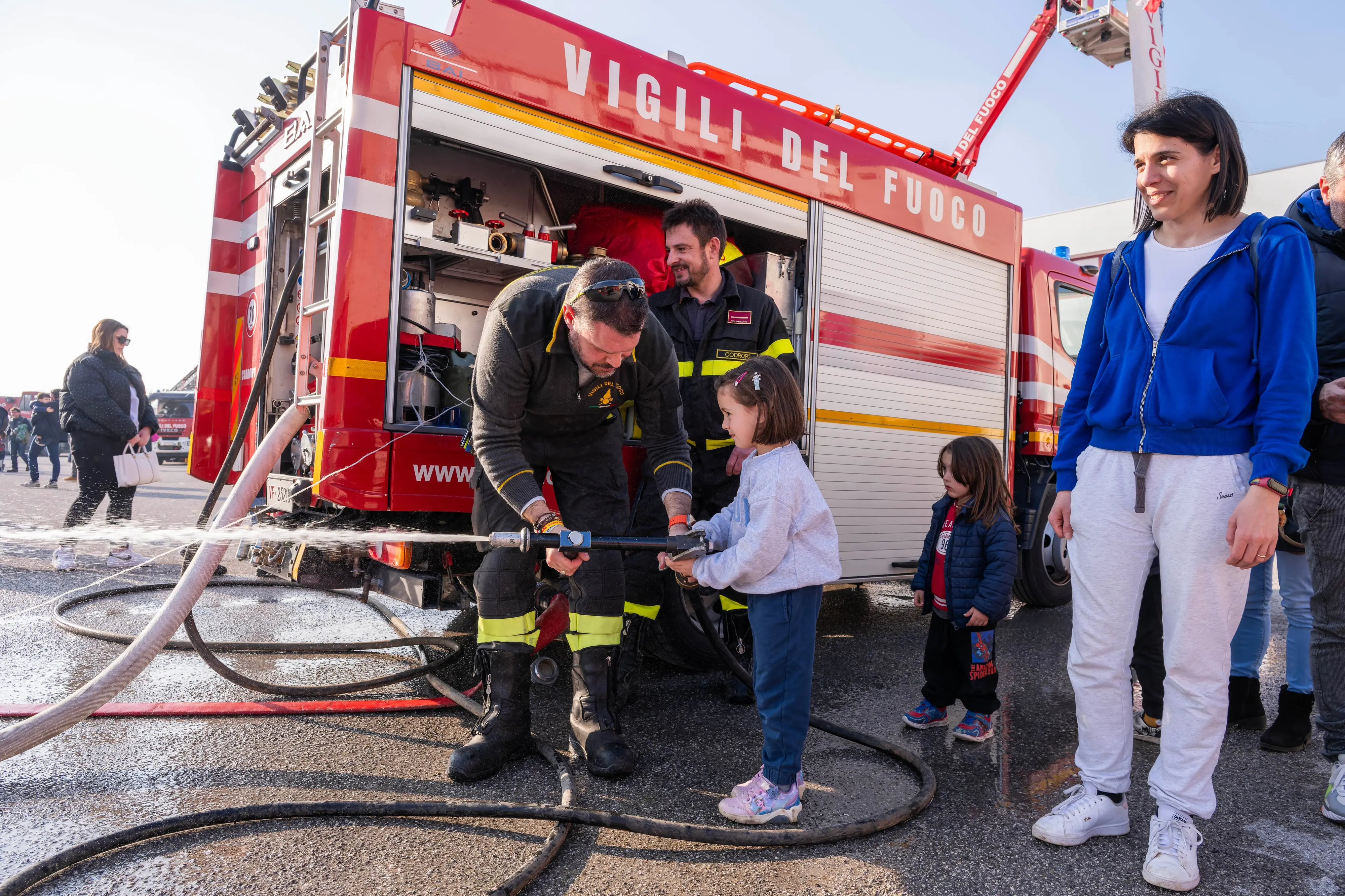 Celebrato anche nel capoluogo friulano l’87° anniversario di istituzione del Corpo dei vigili del fuoco, con la caserma del Comando dei vigili del fuoco di Udine aperta ai bambini e ai loro genitori.