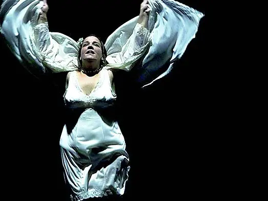 Una protagonista dello spettacolo “L’angelo del focolare"