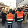Due volontari per la sicurezza in servizio al mercato di Sacile