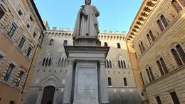 La storica sede del Monte dei Paschi a Siena