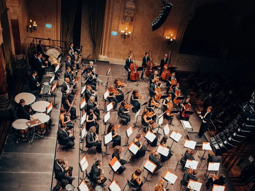 I musicisti della Fvg Orchestra durante un concerto