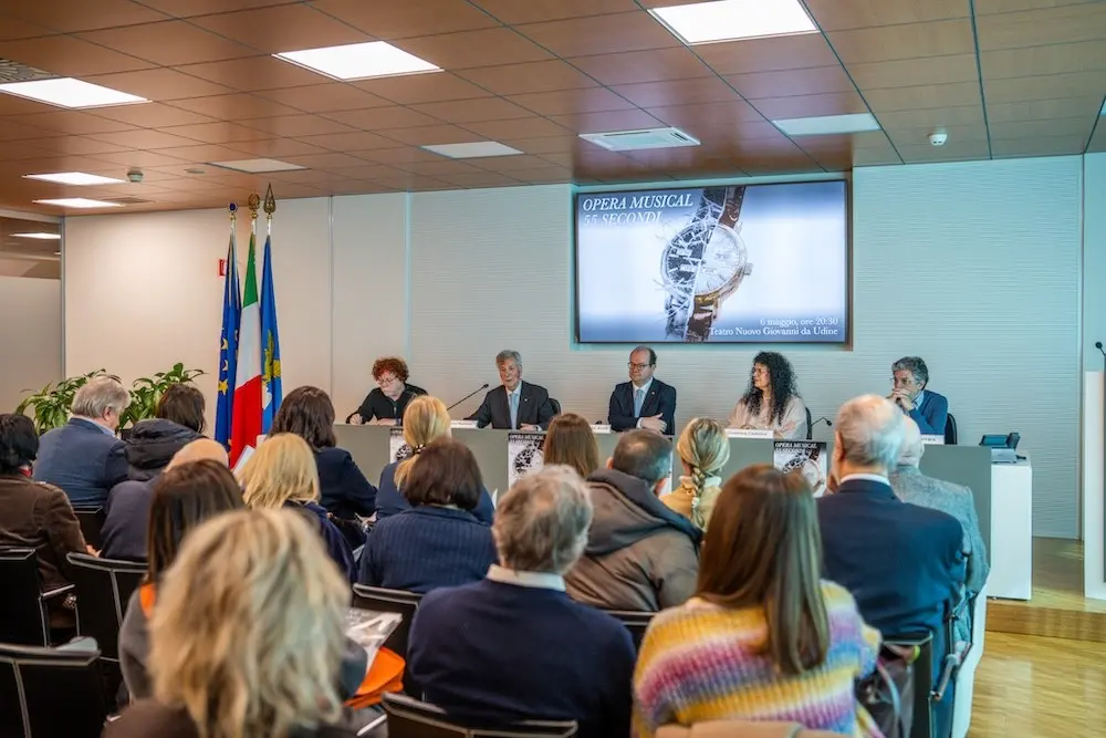 La presentazione dell'Opera musical 55 secondi nel palazzo della Regione a Udine