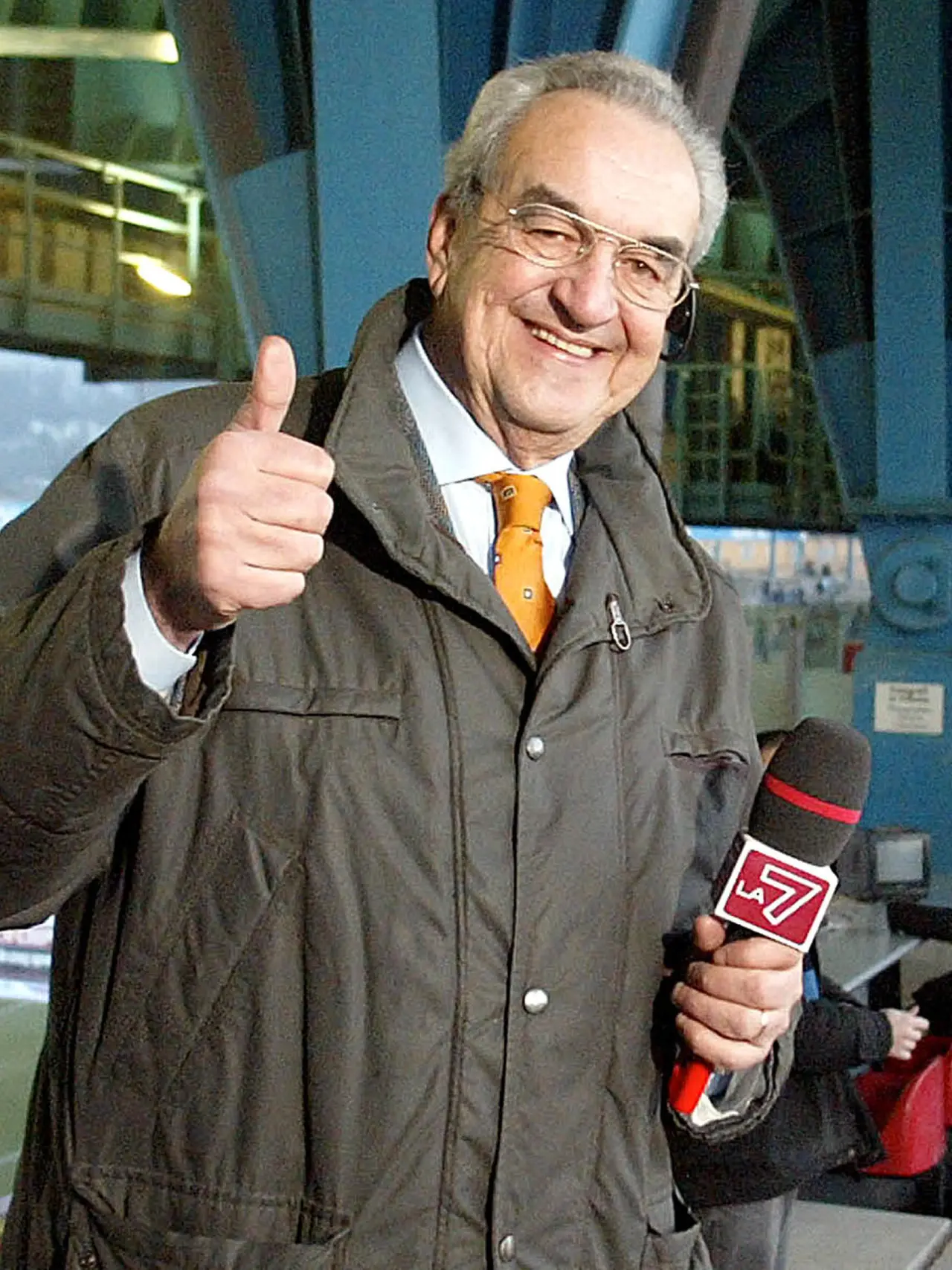 Bruno Pizzul al suo ritorno come telecronista per La7 in tribuna allo stadio Dall'Ara, Bologna, 5 giugno 2005. ANSA / GIORGIO BENVENUTI