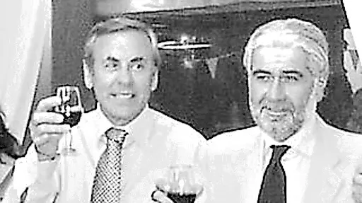 Gigi Di Meo (a destra) assieme a Mario Ruoso durante una festa