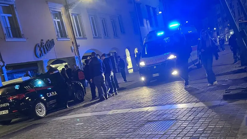 Carabinieri e ambulanza intervenuti sul luogo dell’aggressione