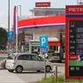 I prezzi al distributore Petrol di Rozna Dolina, appena oltre il confine tra Gorizia e Nova Gorica (foto Tibaldi)
