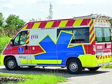 L’intervento di un’ambulanza in un’abitazione (foto d'archivio)