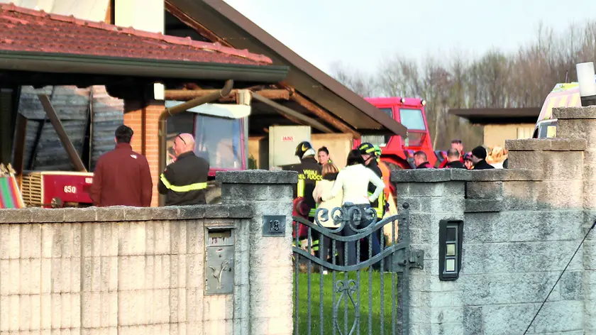 I soccorsi sul luogo dell'incidente a Brugnera (foto Ambrosio)
