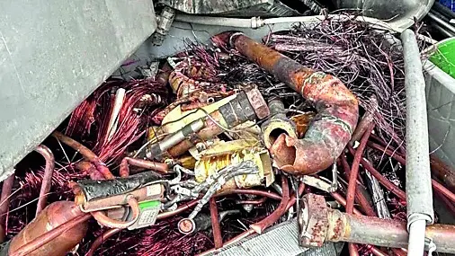 Il materiale trovato nel furgone: rame, acciaio e ferro