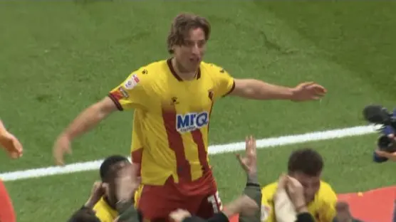 Edoardo Bove esulta dopo il gol con il Watford