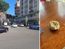 L'intervento delle forze dell'ordine in via Leopardi e uno dei sassi rinvenuti sul posto