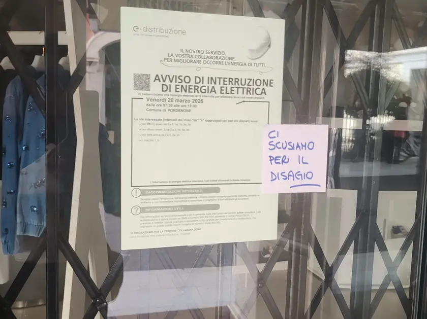 I cartelli affissi a Pordenone