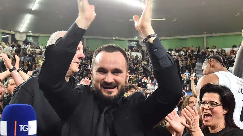 Adriano Vertemati il giorno della promozione in A dell’Apu (Petrussi)