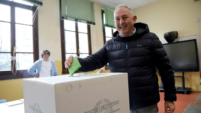 Il sindaco Basso vota a Pordenone