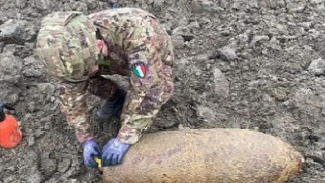 La bonifica della bomba sarà eseguita dal 3° Reggimento Genio Guastatori (foto d'archivio)