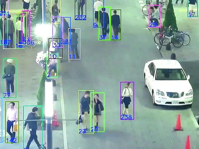 Un’immagine tratta dal documentario Eyes of the Machine di Daya Chaen sull’attivista