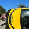 Il bus della scuola di Treppo Grande ribaltatosi su un fianco dopo l’incidente