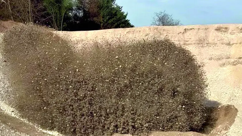 Le operazioni per far brillare la bomba sono state a cura del 3º Reggimento genio guastatori di Udine, incaricato della bonifica di residuati bellici in Friuli Venezia Giulia e nelle province di Belluno, Treviso e Venezia, sotto il controllo del Comando territoriale nord di Padova. Il reparto ha già condotto 68 interventi dall’inizio dell’anno, neutralizzando 442 ordigni.