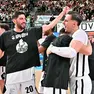 Da Ros e Alibegovic e gli altri fanno festa per la vittoria (foto Petrussi)
