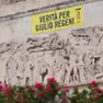 Lo striscione che era appeso nella sede centrale dell’Università di Trieste