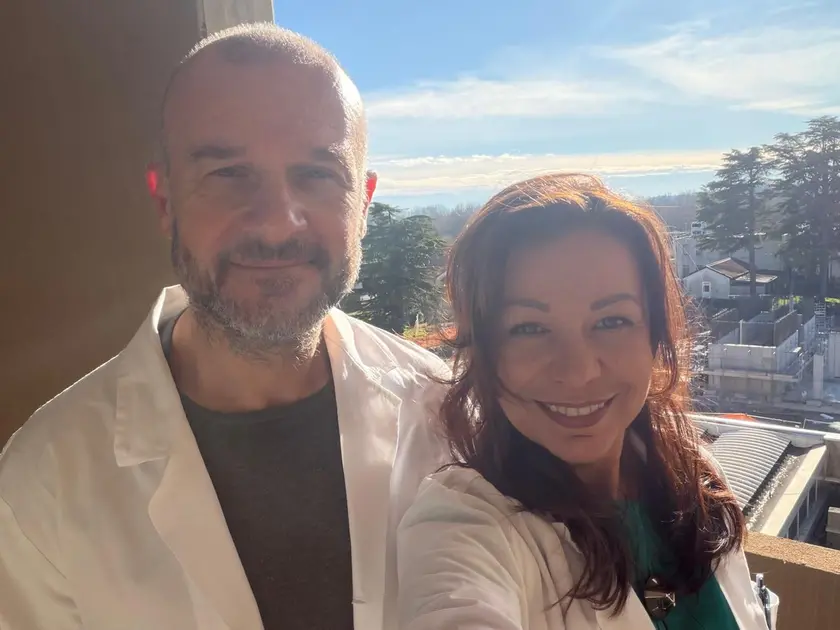 Luca Miceli, medico del dolore al Cro di Aviano, e la moglie Rym Bednarova