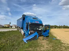 Il Tir fuori strada