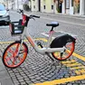 Quasi un udinese su due sceglie ancora la macchina, ma il 40% si muove in modo sostenibile anche grazie al bike sharing
