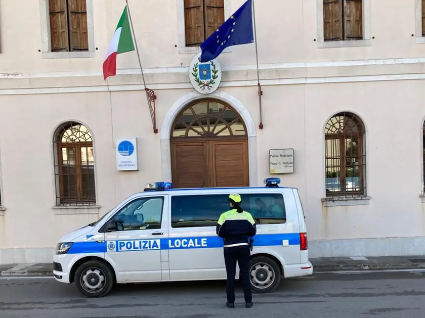 È stata la polizia locale a rintracciare la giovane conducente fuggita dopo l'incidente