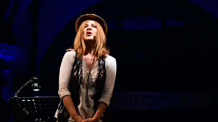 Marina Massironi sul palco